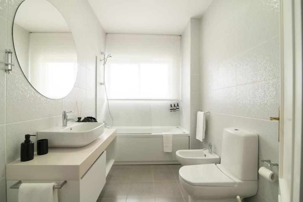 Cozy Sea View Apartment Near City & Airport Ponta Delgada Esterno foto