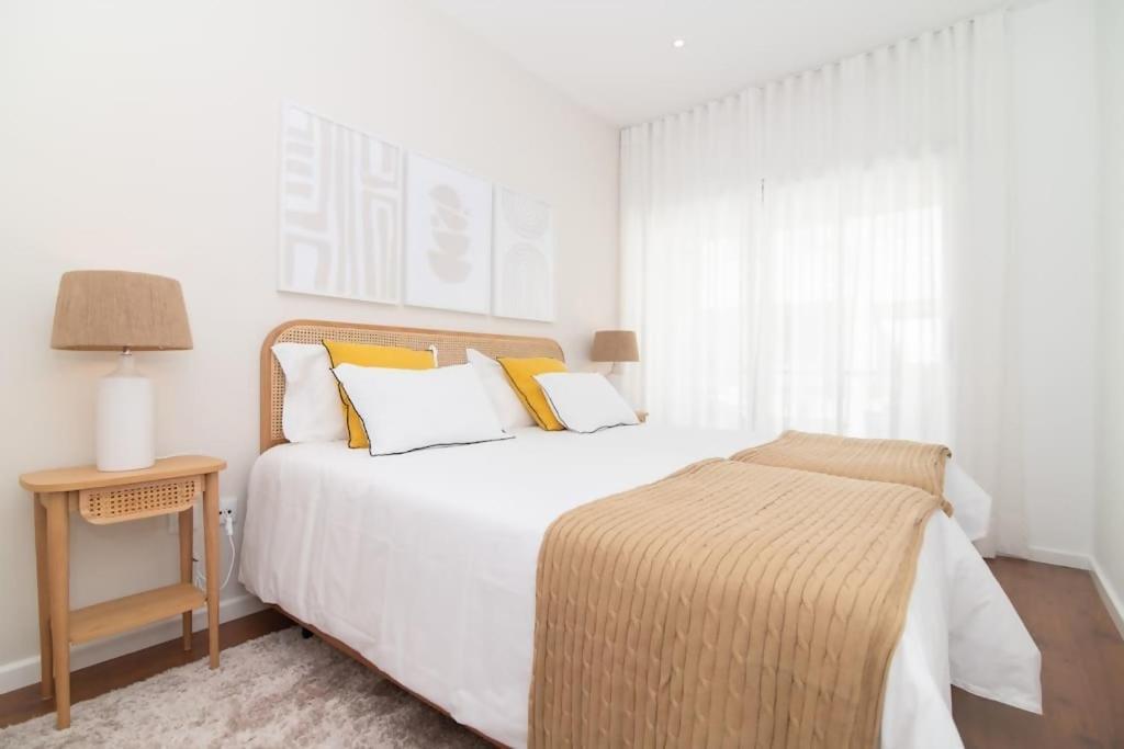 Cozy Sea View Apartment Near City & Airport Ponta Delgada Esterno foto