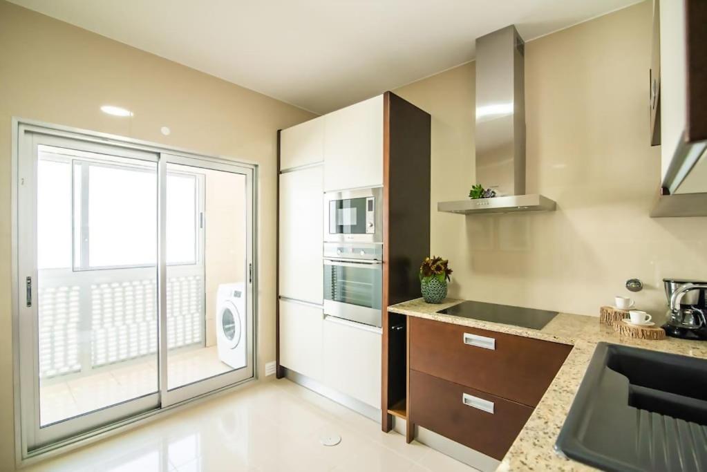 Cozy Sea View Apartment Near City & Airport Ponta Delgada Esterno foto
